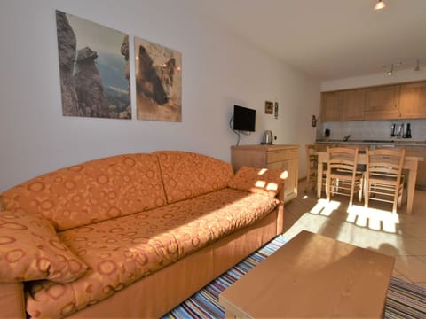 Furniture, Couch, Property, Comfort, Table, Wood, Interior Design, House, Floor, Flooring