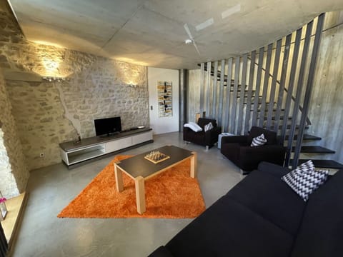 Table, Furniture, Property, Wood, Interior Design, Lighting, Couch, Architecture, Flooring, Living Room