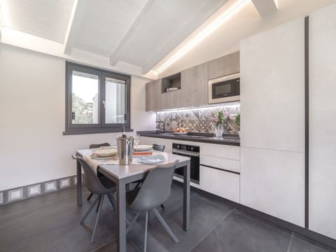 Table, Furniture, Property, Building, Cabinetry, Countertop, Window, Interior Design, Wood, Chair