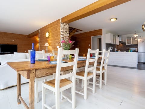 Cloud, Sky, Plant, Daytime, Natural Landscape, Bank, Grass, Plain, Landscape, Grassland