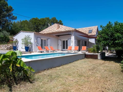 Sky, Plant, Furniture, Plant Community, Table, Natural Landscape, Chair, Land Lot, Outdoor Furniture, Tree