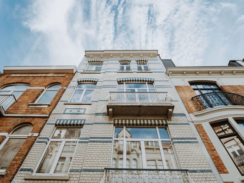 Sky, Cloud, Building, Daytime, Window, Azure, Urban Design, Condominium, Wood, Tower Block