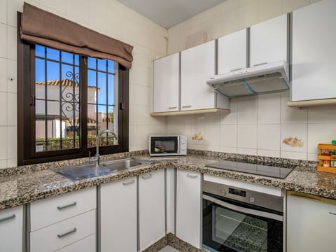 Countertop, Cabinetry, Building, Property, Kitchen Stove, Kitchen, Interior Design, Architecture, Window, Kitchen Appliance