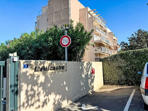 Flower, Plant, Building, Property, Furniture, Table, Sky, Chair, Botany, Window