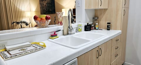 Superior Apartment | Private kitchen | Fridge, microwave, oven, stovetop