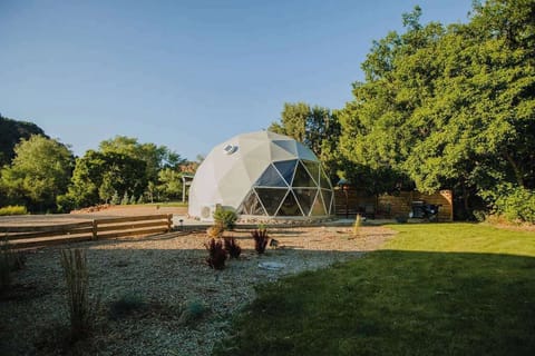 Discover the hidden gem of Glendale, Utah! Our Zen Zion Evergreen Dome is surrounded by natural wonders, from the peaceful Virgin River to Zion National Park. It's the perfect spot for hiking, relaxing, and enjoying starry nights. Sleeps up to 4.