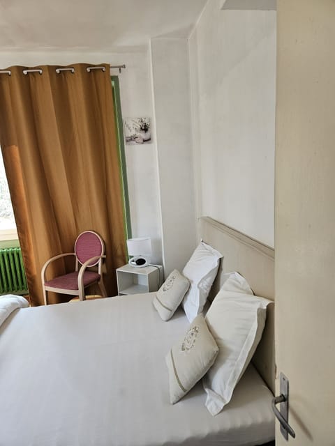 Double Room | Individually decorated, individually furnished, laptop workspace