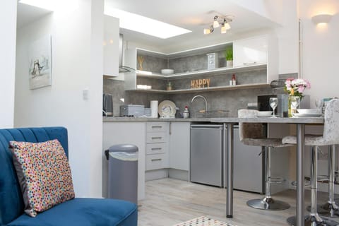 Breakfast bar with two stools