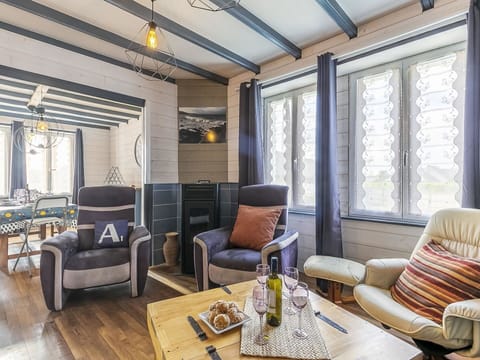 Furniture, Property, Window, Table, Wood, Picture Frame, Interior Design, Lighting, Architecture, Shade