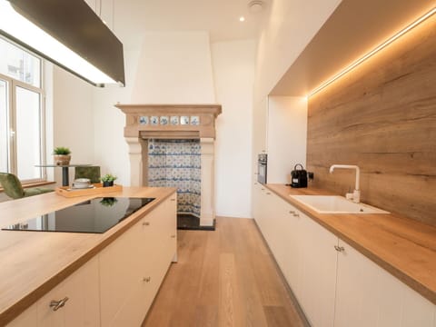 Cabinetry, Countertop, Property, Furniture, Building, Kitchen, Wood, Houseplant, Lighting, Kitchen Appliance