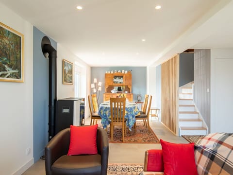 Plant, Water, Building, Sky, Property, Swimming Pool, Azure, Tree, Body Of Water, Leisure