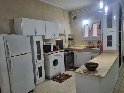 Economy Apartment | Private kitchen | Full-size fridge, microwave, oven, dishwasher