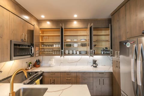 The fully equipped kitchen has everything you need to prepare a delicious home cooked meal.