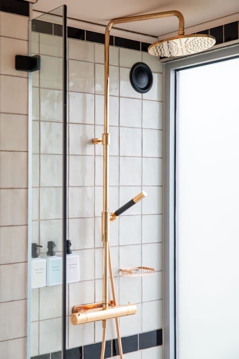 Studio | Bathroom