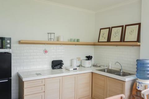 Villa, 2 Bedrooms, Ground Floor | Private kitchen | Fridge, microwave, dishwasher, electric kettle