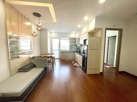 Standard Apartment | Living area | 100-cm flat-screen TV with cable channels, fireplace, pay movies