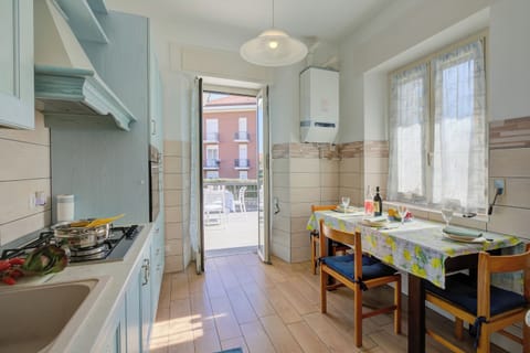 Family Apartment, 2 Bedrooms (Il Giardino Di Dante Stresa Center) | Private kitchen | Fridge, oven, stovetop, electric kettle