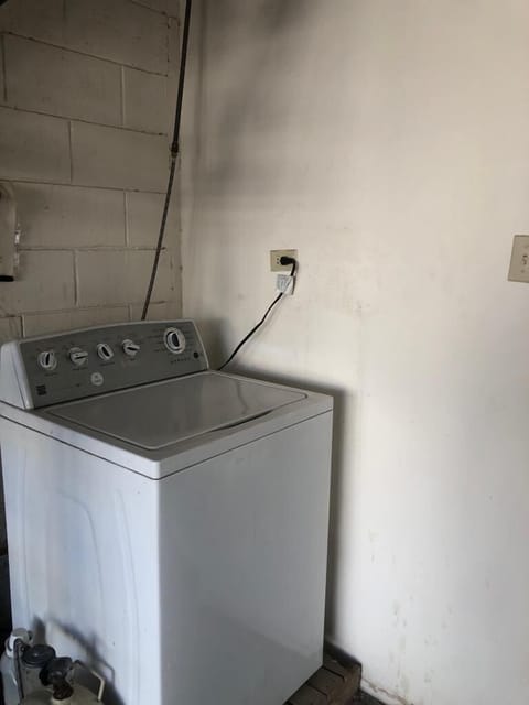 Basic Apartment | Laundry