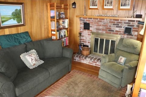 House, Multiple Beds, Fireplace (Sunset Cottage) | Living area | 40-inch TV with digital channels, DVD player