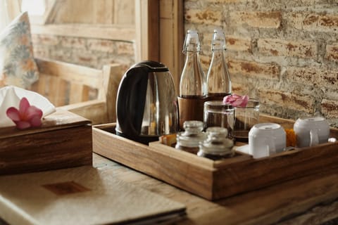 Suite, Garden View | Minibar, desk, free WiFi, bed sheets