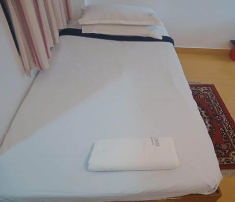 Single Room | Egyptian cotton sheets, premium bedding, desk, free WiFi