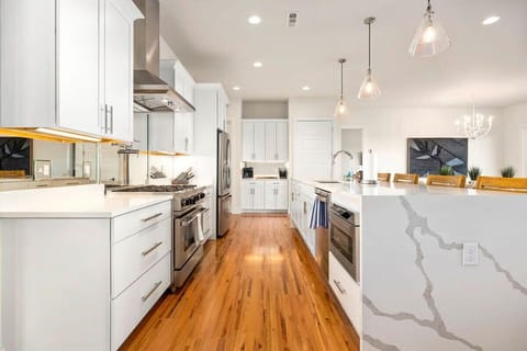 The open concept kitchen is fully stocked!