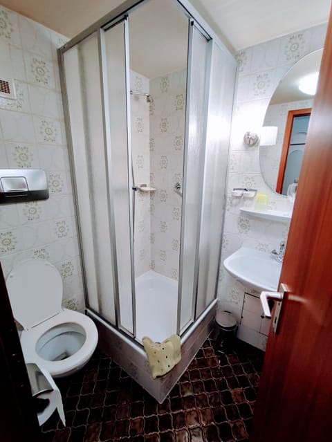 Room, 1 Bedroom, Smoking, Balcony | Bathroom