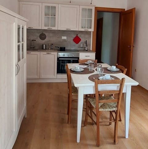 Traditional Apartment, 2 Bedrooms, Kitchen, Hill View | Private kitchen | Full-size fridge, oven, stovetop, dishwasher