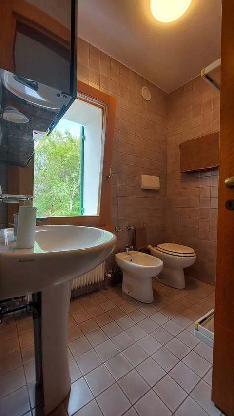 Traditional Apartment, 2 Bedrooms, Kitchen, Hill View | Bathroom | Shower, rainfall showerhead, hair dryer, bidet