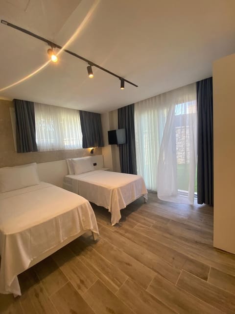 Basic Double or Twin Room, Garden View | Premium bedding, in-room safe, laptop workspace, free WiFi