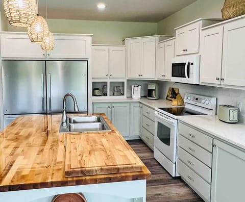 Fully stocked Kitchen