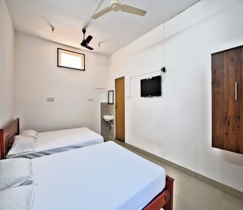 Quadruple Room | Egyptian cotton sheets, premium bedding, desk, free WiFi