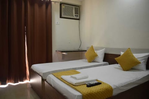 Deluxe Room | Desk, laptop workspace, soundproofing, free WiFi