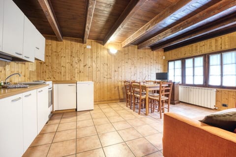 Property, Furniture, Cabinetry, Window, Building, Sink, Wood, Interior Design, Flooring, Countertop