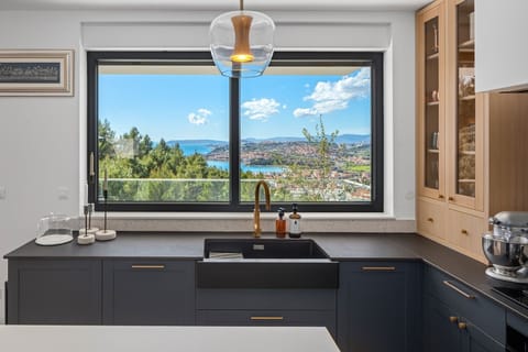 Stunning sea and city views from the kitchen