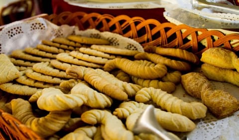 Daily buffet breakfast (MXN 185.00 per person)