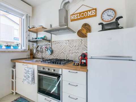 Cabinetry, Property, Gas Stove, Countertop, Kitchen Stove, Window, Cooktop, Kitchen Appliance, Kitchen, Home Appliance