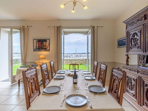 Sky, Plant, Cloud, Street Light, Urban Design, Road Surface, Tree, Building, Landscape, Road