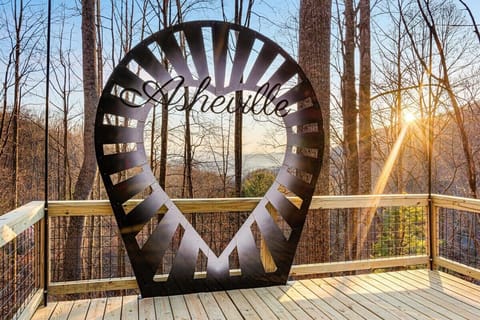 Custom Viewing Deck and Snap Memorable Photos