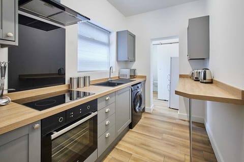 Norton House, North - Host & Stay