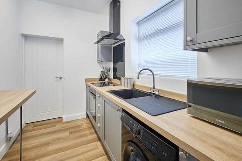 Norton House, North - Host & Stay