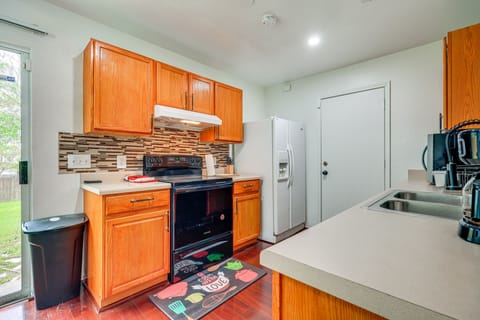 House (3 Bedrooms) | Private kitchen | Microwave, oven, stovetop, dishwasher