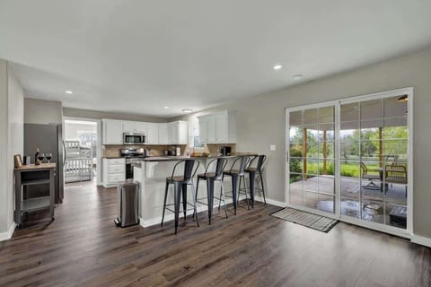 Seating for four at the bar.