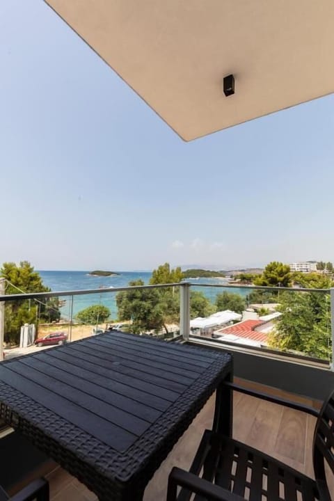 Deluxe Double Room, Sea View | Desk, free WiFi, bed sheets