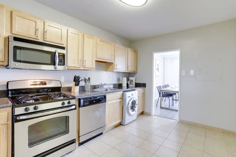 Business Apartment | Private kitchen | Fridge, microwave, oven, dishwasher