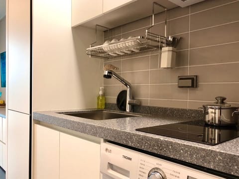 Family Twin Room | Private kitchen | Fridge, microwave, electric kettle, cookware/dishes/utensils