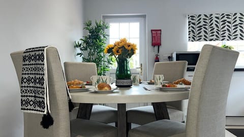 The Cheshire Gathering - Sleeps 24 With Hot Tub