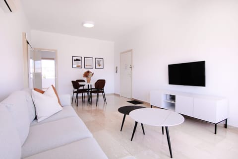 Luxury Apartment, City View | Living area