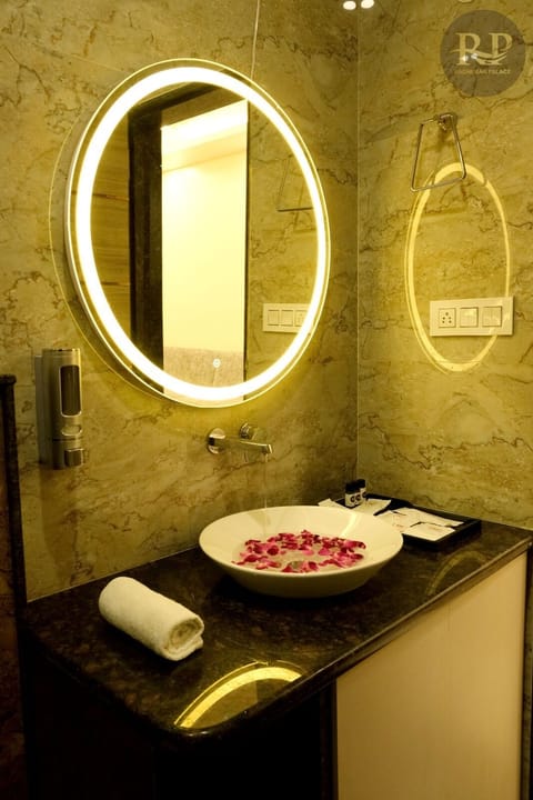 Exclusive Suite, City View | Bathroom