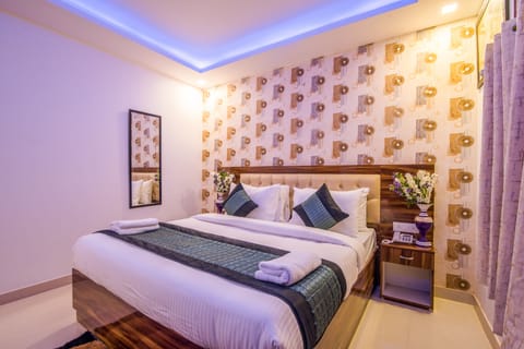 Deluxe Room | Egyptian cotton sheets, premium bedding, memory foam beds, desk